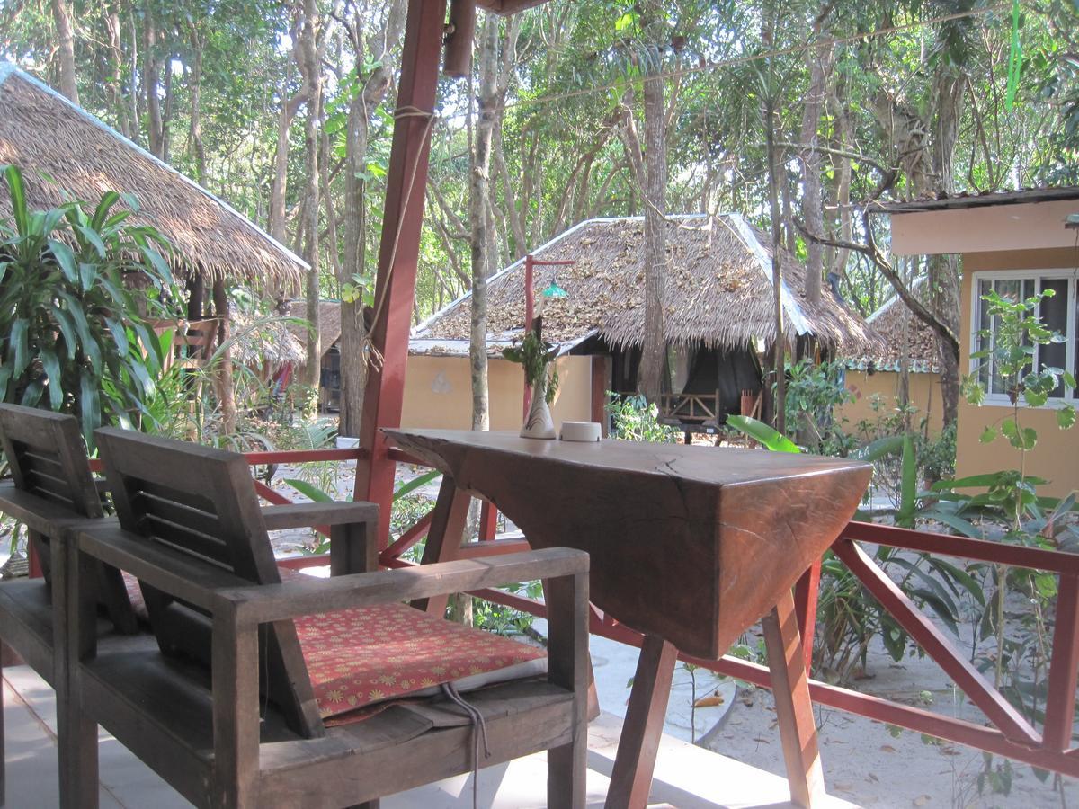 Jj Beach Resort & Jj Seafood Koh Phayam Exterior photo
